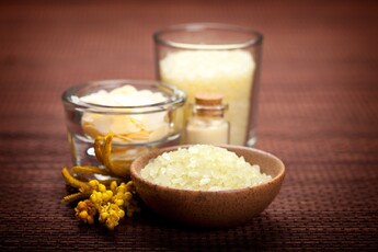 REJUVENATING FACE SCRUB